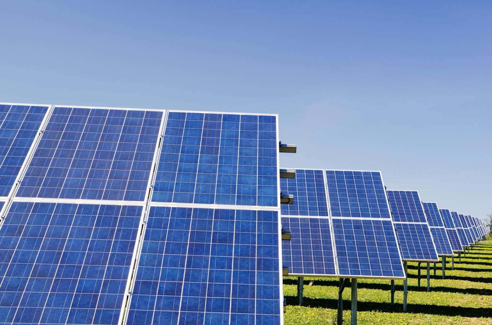 Erneuerbare Energien – Photovoltaik und Windkraft